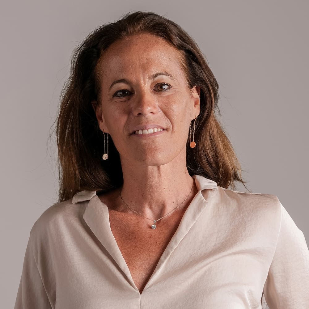 Virginie Brault, créatrice de Uniq Indoor Outdoor, cuisine extérieure dans le Sud Ouest