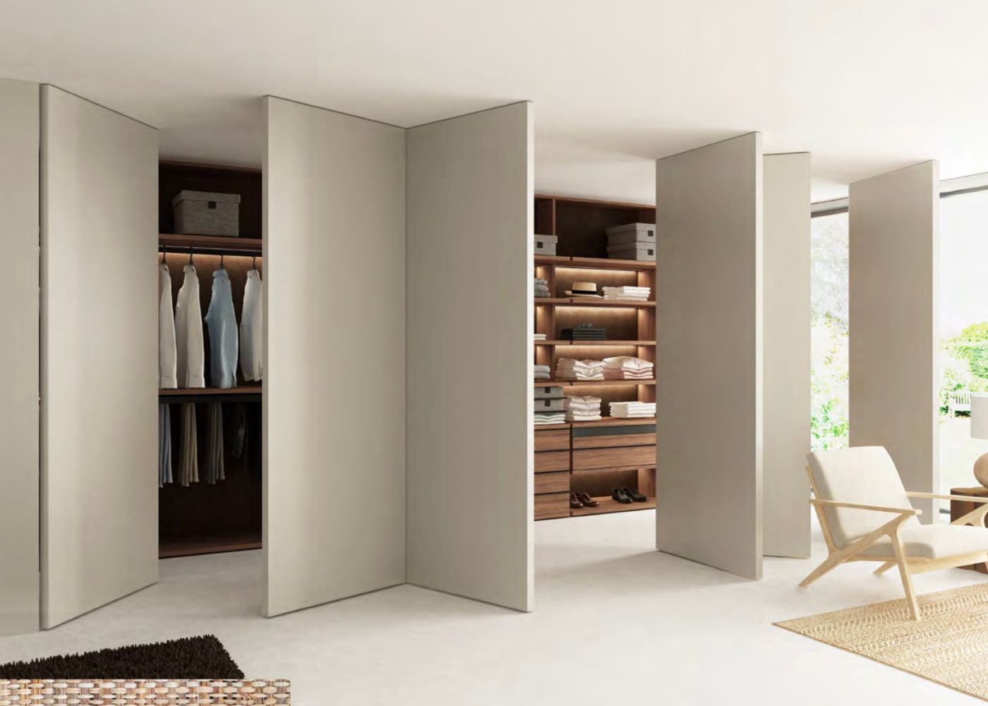 Dressing ouvert avec portes pivotantes intégrées et dissimulées, offrant une fermeture discrète et fluide des espaces